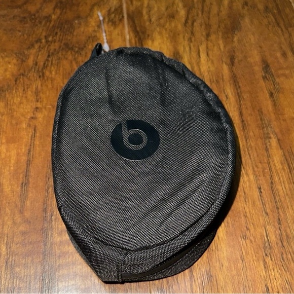 Beats Black Carrying Case - Picture 1 of 3